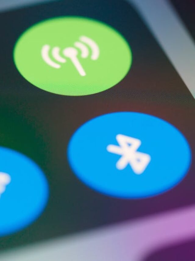 Detailed close-up of a smartphone screen displaying network and connectivity icons.